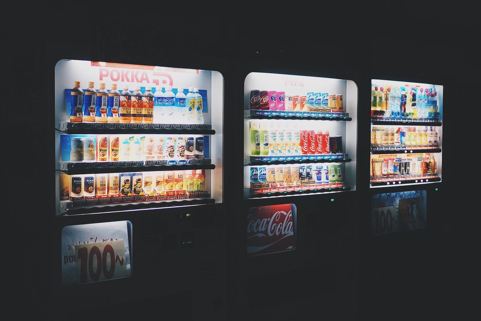 Vending Machine : Food Service Areas ( F & B Outlets)