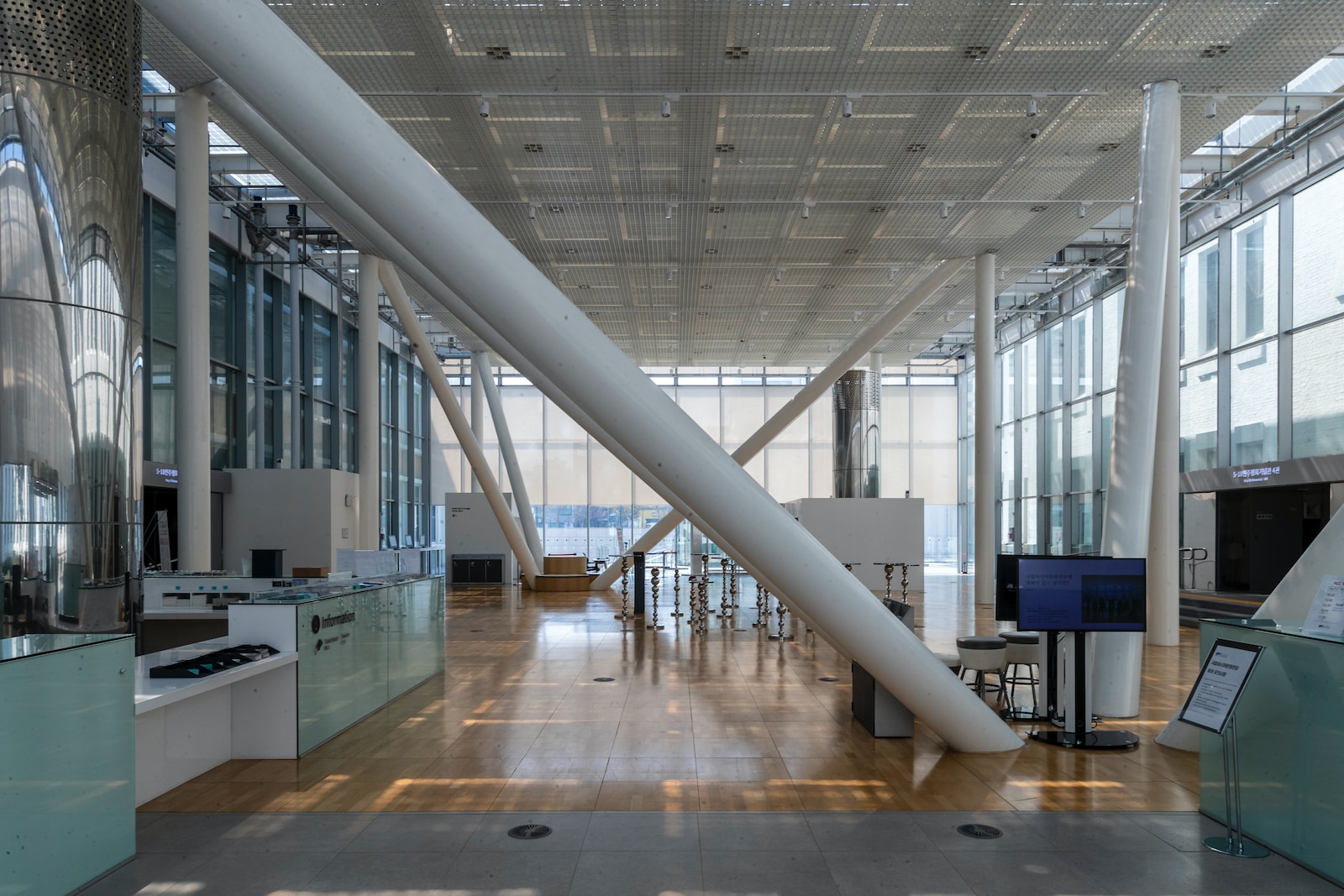 Floor : Public Area Cleaning