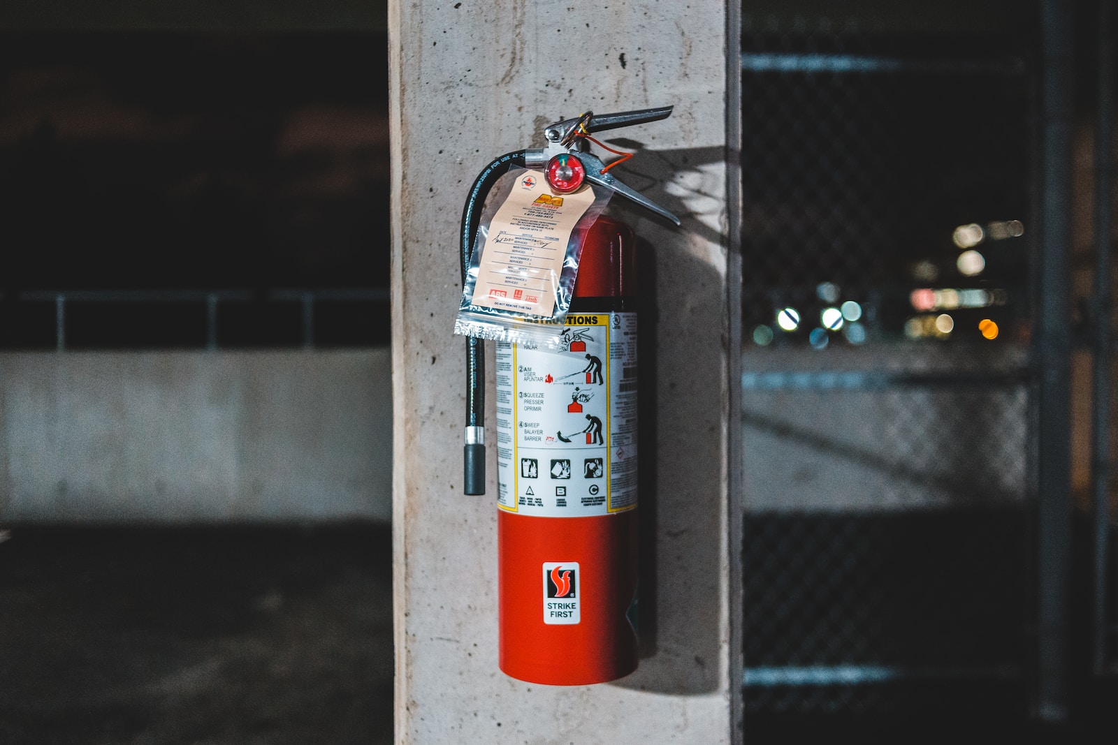 Fire extinguishes, portable and stationery